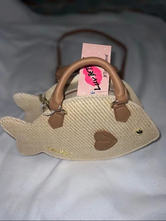 Luv Betsey Johnson Fish Crossbody Straw Purse - Trending Beach Purse NWT vhtf - Picture 6 of 9